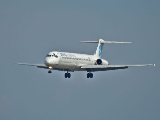 McDonnell Douglas MD-83 (UR-COC) - Spotting EPLB/LUZ