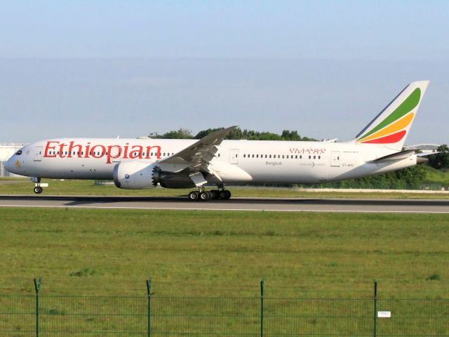 Boeing 787-9 Dreamliner (ET-AYC)