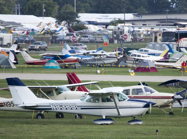 Cessna Skyhawk (N8389L) - Oshkosh 2013!