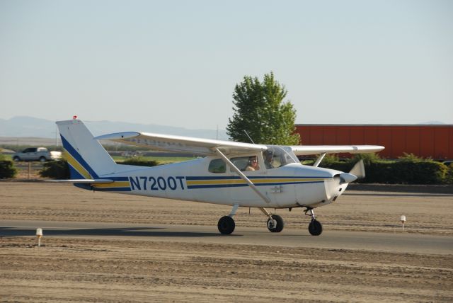 Cessna Skyhawk (N7200T) - Chris and Cheryl arriving for a steak dinner at Harris Ranch.