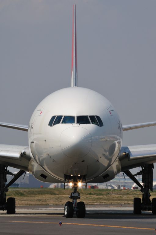 Boeing 777-200 (JA8984) - 2011/3/30