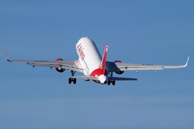 Airbus A319 (N751AV)