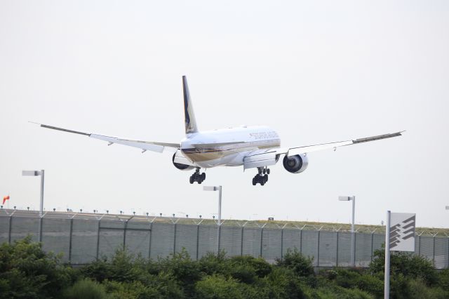 BOEING 777-300ER (9V-SWO)