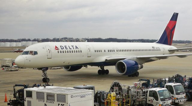 Boeing 757-200 (N677DL) - DL 757-232 N677DL at ATL on Feb 28, 2011.