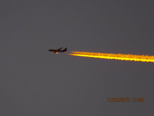 BOEING 767-300 (N152FE)
