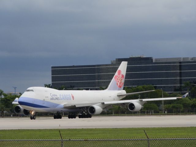 Boeing 747-400 (B-18707)