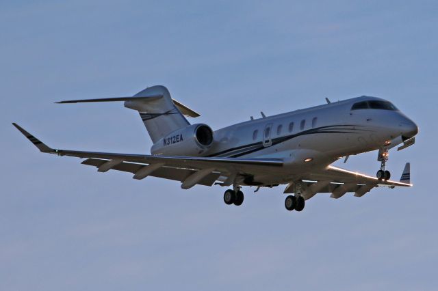 Canadair Challenger 350 (N312EA) - A new Challenger 350 for the site. N312EA, c/n 20602, was seen here on final for RWY 24R Sunday morning, 26 Nov 2017. The BD-100-1A10, Challenger 350 is registered to AEA Services.