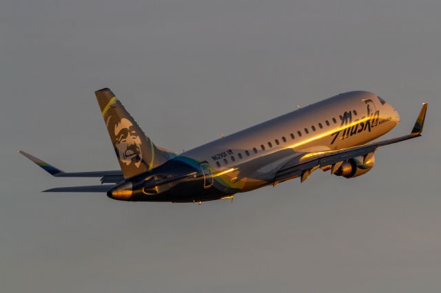 Embraer 175 (N629QX)