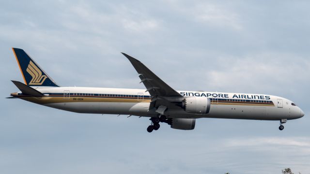 BOEING 787-10 Dreamliner (9V-SCH) - Boeing 787-10 cn 60256 ln 528. Singapore  Airlines 9V-SCH  YPPH 18 April 2020