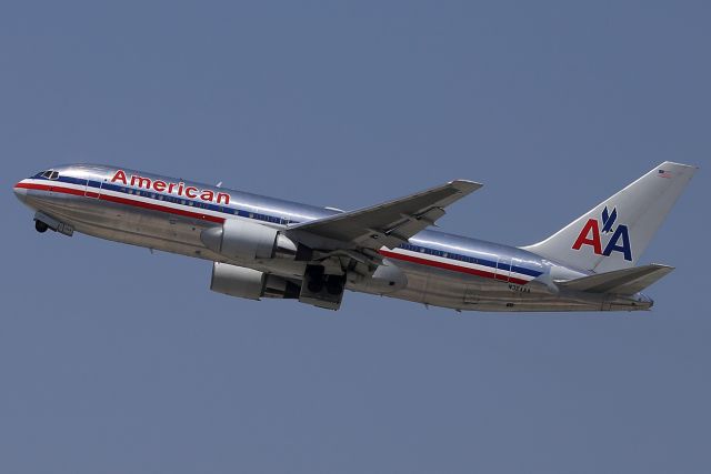 BOEING 767-200 (N324AA) - Taking off.