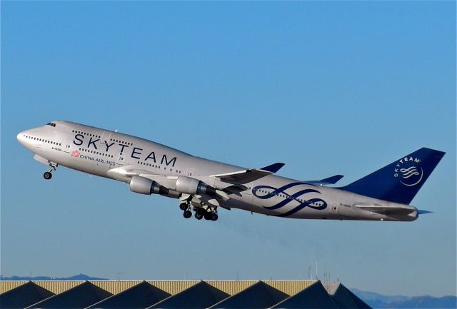 Boeing 747-400 (B-18206) - Skyteam Flagship for China Airlines