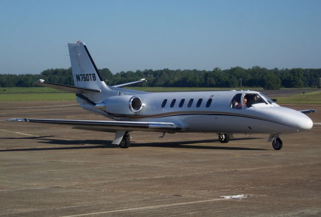 Cessna Citation II (N750TB) - Dropping of some early morning passengers at the THA FBO ramp early Friday morning (07:04 hrs on 08 Aug 2008).  Possibly the most beautiful C550 in the country!