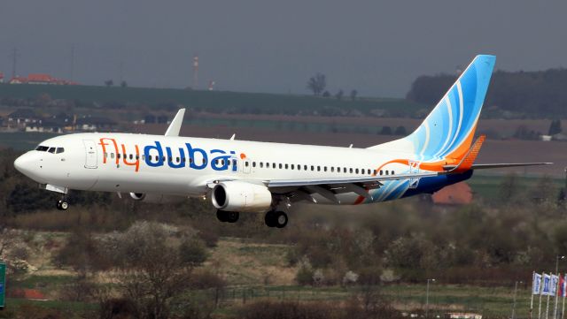 Boeing 737-700 (A6-FEL) - FlyDubai into Prague, CZ