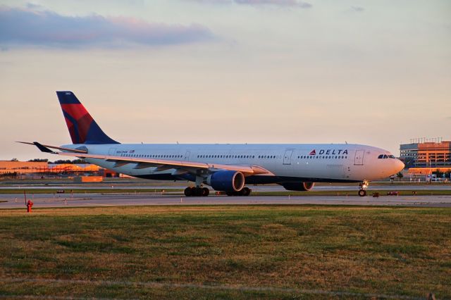 Airbus A330-300 (N802NW) - Taken on 8/27/14 by Erica Eide.