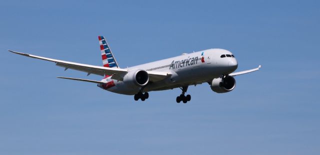 Boeing 787-9 Dreamliner (N828AA) - On short final is this 2017 American Airlines Boeing 787-9 "Dreamliner" in the Summer of 2022.