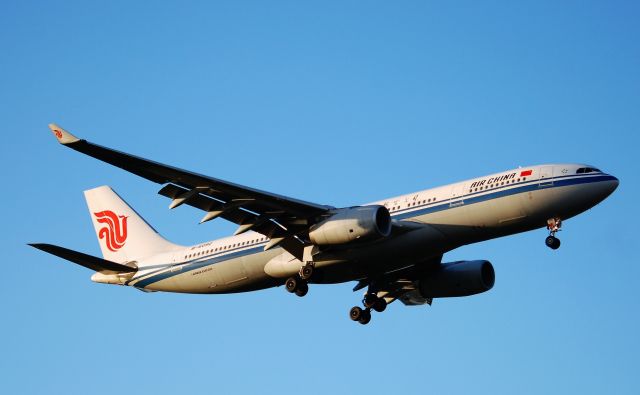 Airbus A330-300 (B-6092) - Taken from the theshold of 09L