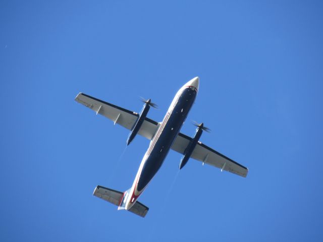 de Havilland Dash 8-100 (N943HA) - Flight: AA4843br /Route: HVN-PHLbr /Location: Branford Point, CT, USA - 25/10/2016br /Flying for American Eagle, still wearing US Airways Express colours.