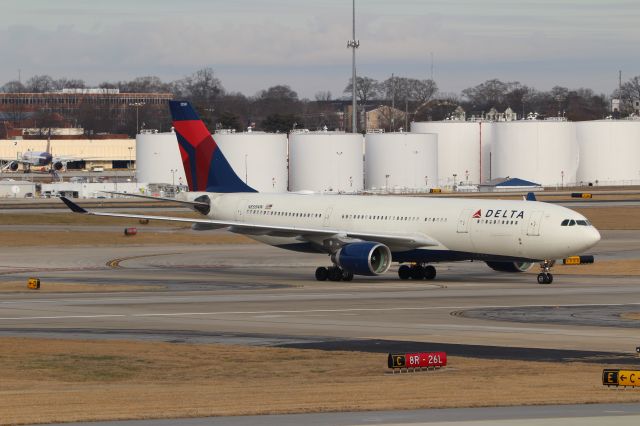 Airbus A330-200 (N858NW)