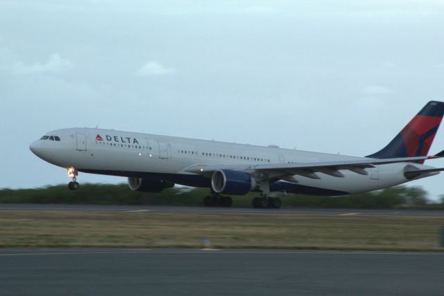 Airbus A330-300 (N816NW)