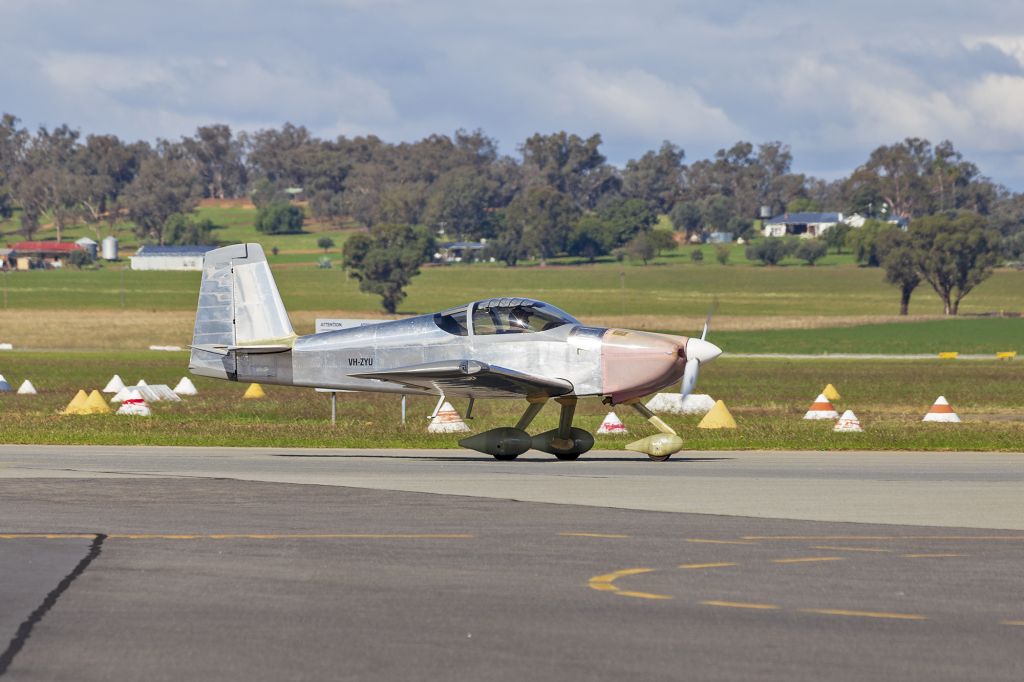 Vans RV-7 (VH-ZYU) - Van's RV-7A (VH-ZYU) taxiing at Wagga Wagga Airport