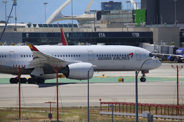 Airbus A350-900 (HL8079)