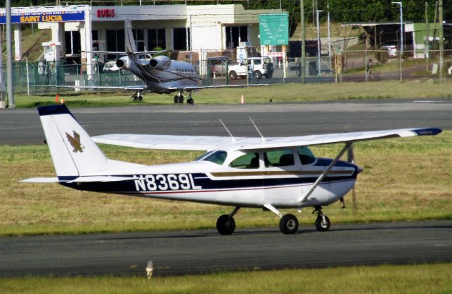 Cessna Skyhawk (N8369L)