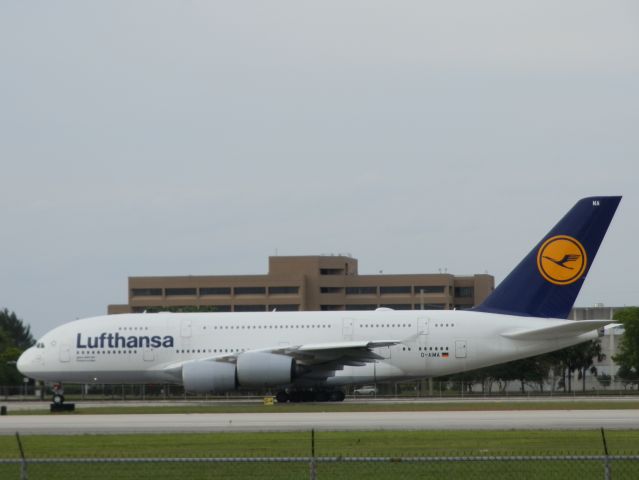 Airbus A380-800 (D-AIMA)