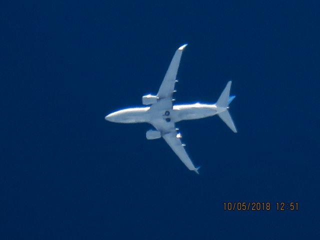 Boeing 737-700 (N16713)