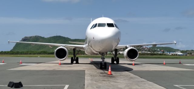 Airbus A321 (N966AD)