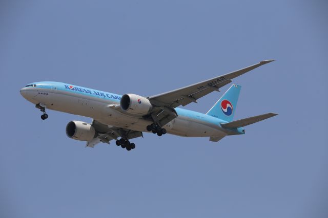 Boeing 777-200 (HL8043)