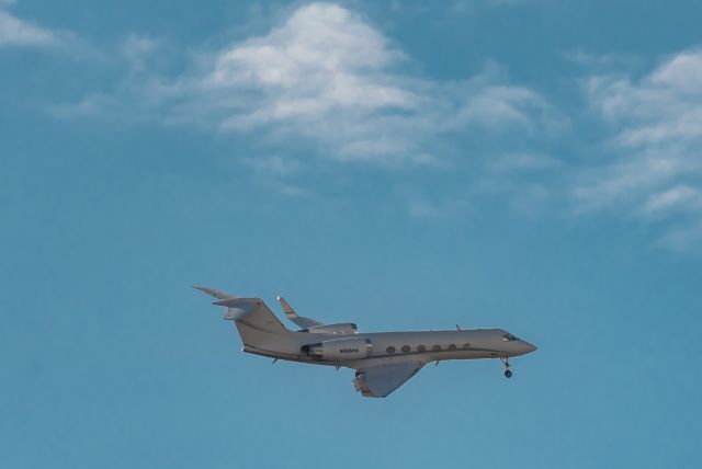 Gulfstream Aerospace Gulfstream IV (N86MW) - Landing at Hanscom