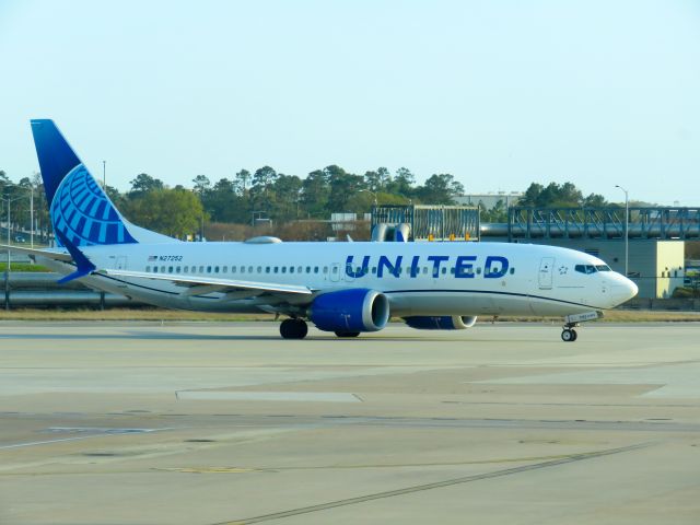 Boeing 737 MAX 8 (N27252) - UAL1002br /IAH-UIObr /03/15/2025