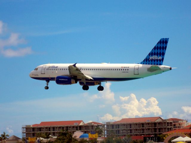 Airbus A320 (N641JB)