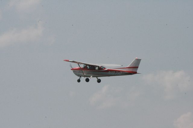 Cessna Skyhawk (N19710)