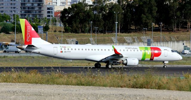 Embraer ERJ-190 (CS-TTY)