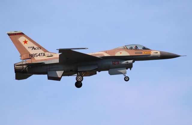 Lockheed F-16 Fighting Falcon (N854TA)