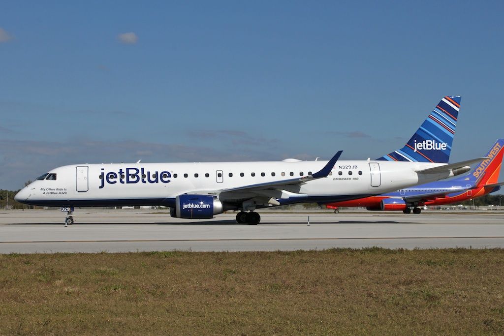 Embraer ERJ-190 (N329JB)