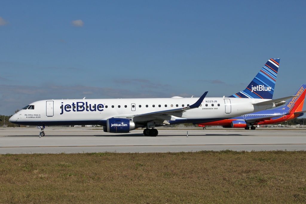 Embraer ERJ-190 (N329JB)