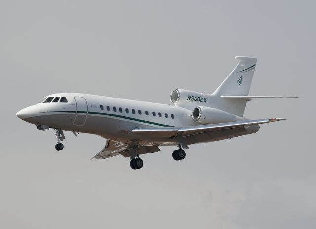 Dassault Falcon 900 (N900EX)