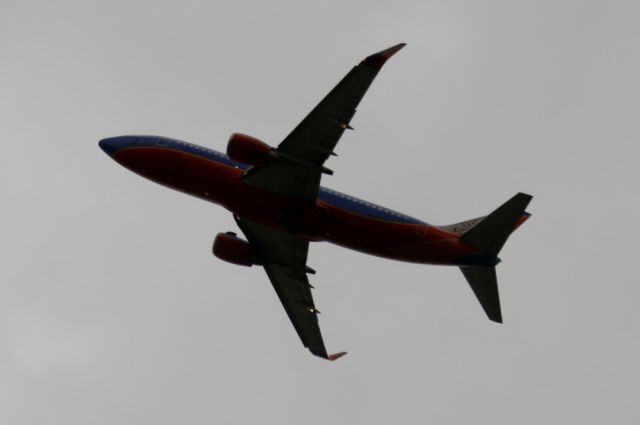 BOEING 737-300 (N394SW) - Takeoff on RW6 at KMHT of a 737-300 on its way to Baltimore