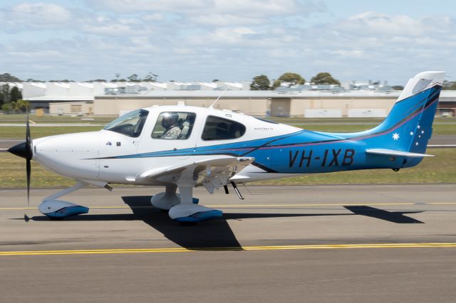 Cirrus SR-22 (VH-IXB)