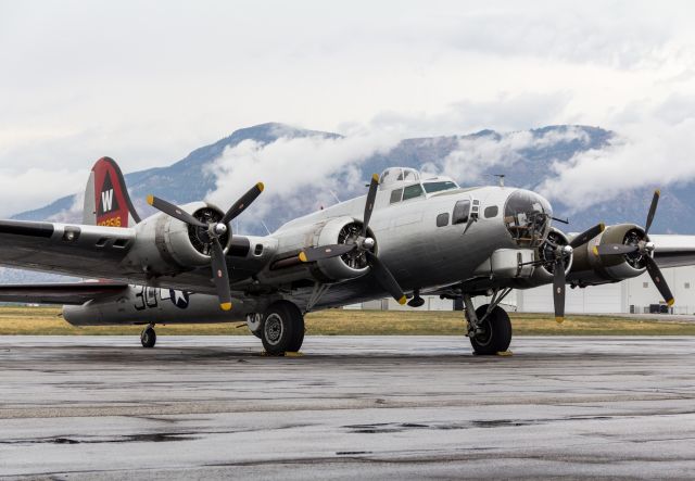 Boeing B-17 Flying Fortress (N5017N)