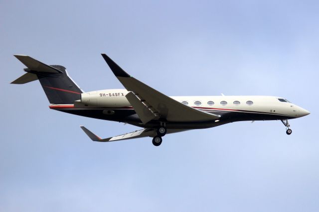 Gulfstream Aerospace Gulfstream G650 (9H649FX) - Flexjet Operations Malta Gulfstream G650ER on short finals for rwy 06 on 13-Feb-23 arriving from LSZH as FJO649.