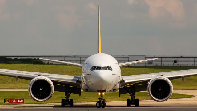 Boeing 777-200 (N772CK)