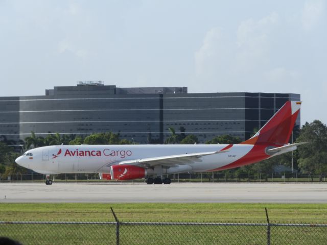 Airbus A330-200 (N334QT)