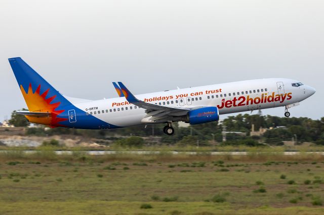 Boeing 737-800 (G-DRTM)