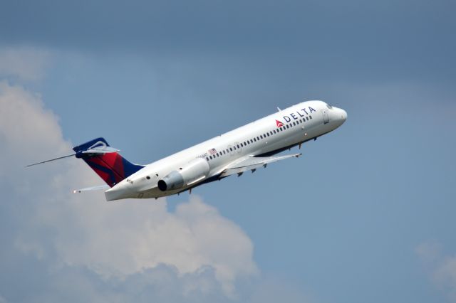 Boeing 717-200 (N968AT) - Delta Boeing 717-200 departing runway 20R at Nashville, TN. on June 11, 2018.