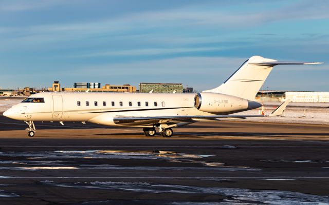 Bombardier Global 5000 (G-LAMO)
