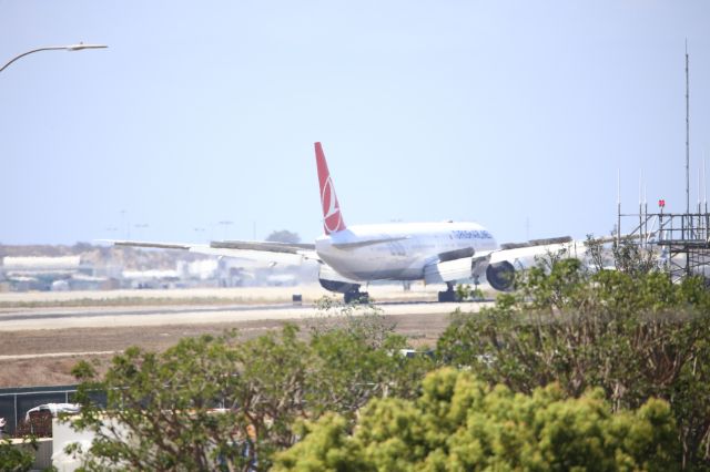 BOEING 777-300ER (TC-LJE)