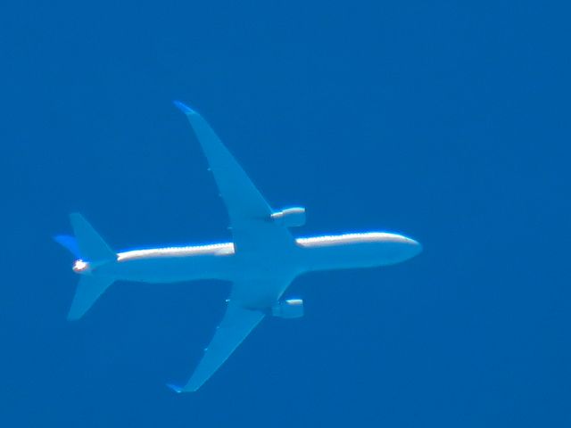 BOEING 767-300 (N647UA)